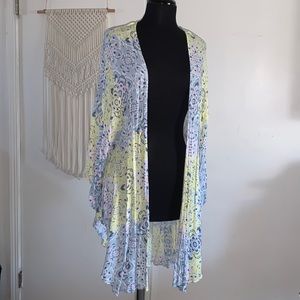 TORRID BLUE MEDALLION SHIRTTAIL KIMONO SIZE 1/2